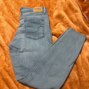 Signature Women's mid rise skinny jeans